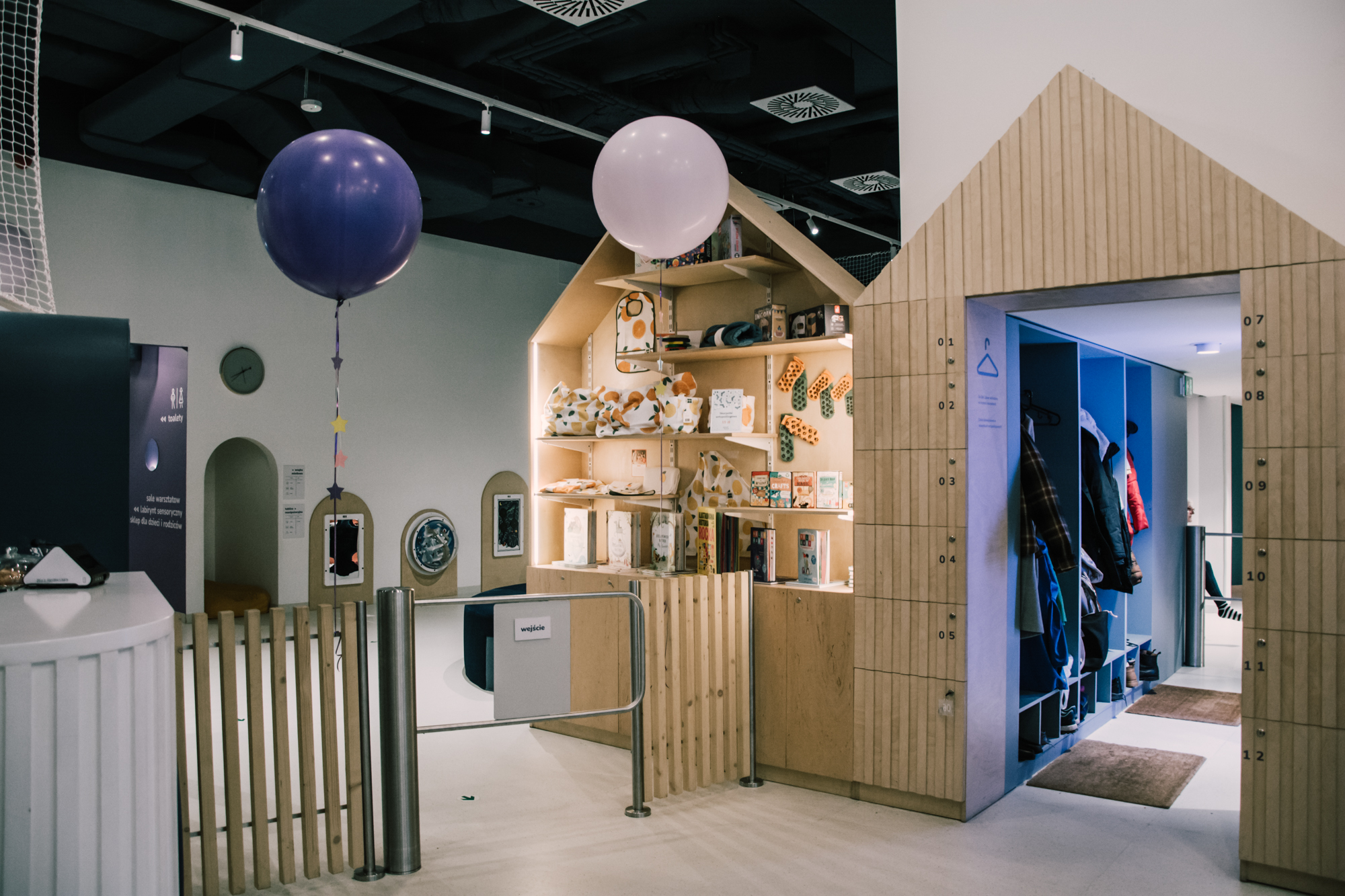 Sala zabaw SensoRysie - ogólny widok na konstrukcje